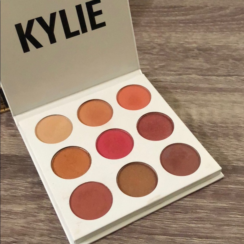 Kylie cosmetics burgundy eyeshadow palette